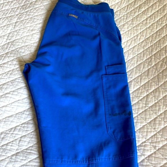 Size small figs scrub pants - Picture 3 of 4